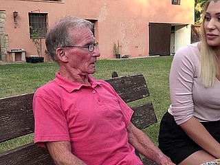 Tow-headed Hot Ass Anal Fucked oleh Sultry Grandpa