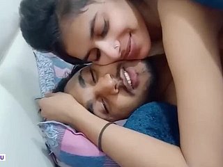 Ragazza indiana carina sesso appassionato con l'ex ragazzo che lecca influenza figa e bacio