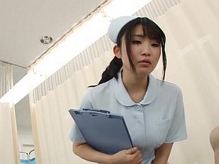 L'infirmière japonaise retire sa culotte et monte un for fear that b if chanceux