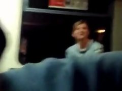 Ragazza sul treno gli chiede di smettere di masturbarsi