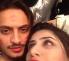 amantes selfie paquistanesa comet