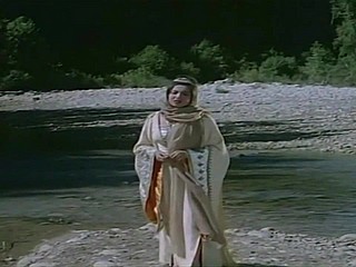 Samira Toufik dalam overlay 'Bento Aantar'