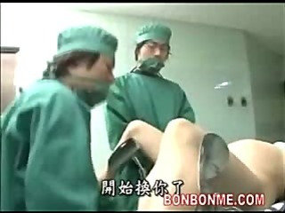 Creampie Milf grávida fodido pelo médico na tableland de operação
